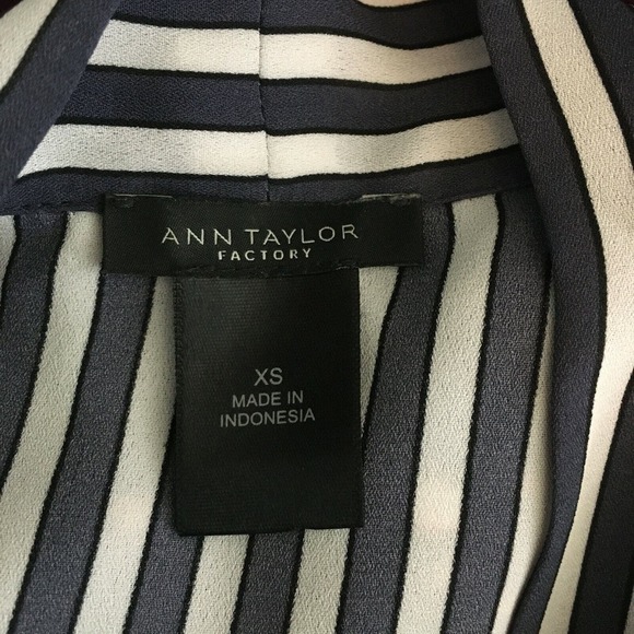 Ann Taylor Shirt Womens Sz XS White Gray Striped Wrap Front Top Blouse Career - Picture 5 of 7